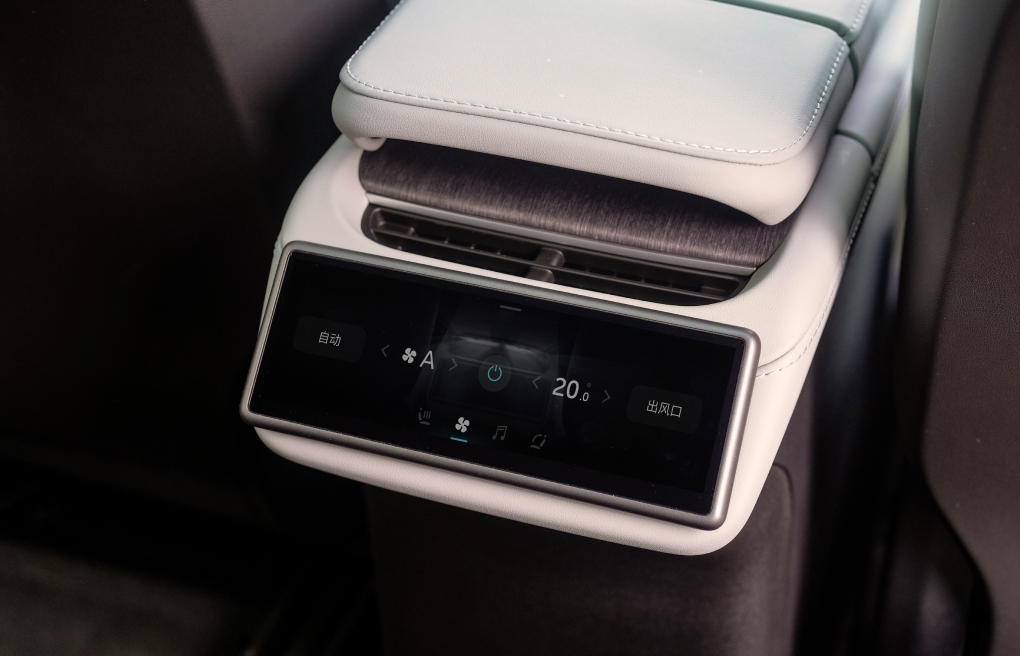 6.6" HDR Multi-Function Rear Control Screen 6.6" HDR Multi-Function Rear Control Screen