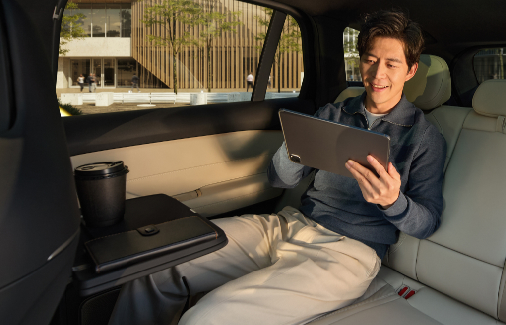 Expanded Second‑Row Storage Expanded Second‑Row Storage