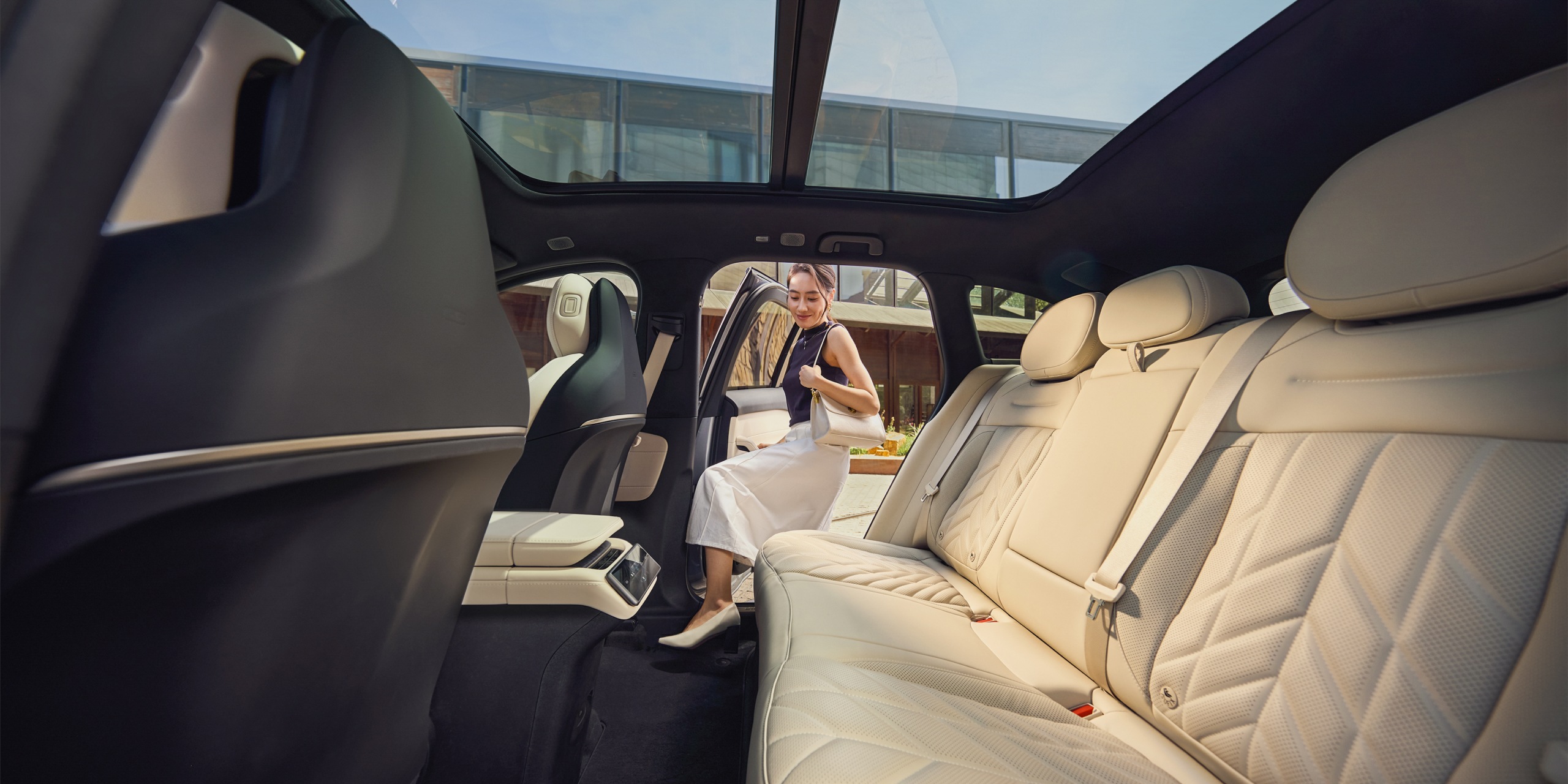 Effortless Second-Row Entry Effortless Second-Row Entry