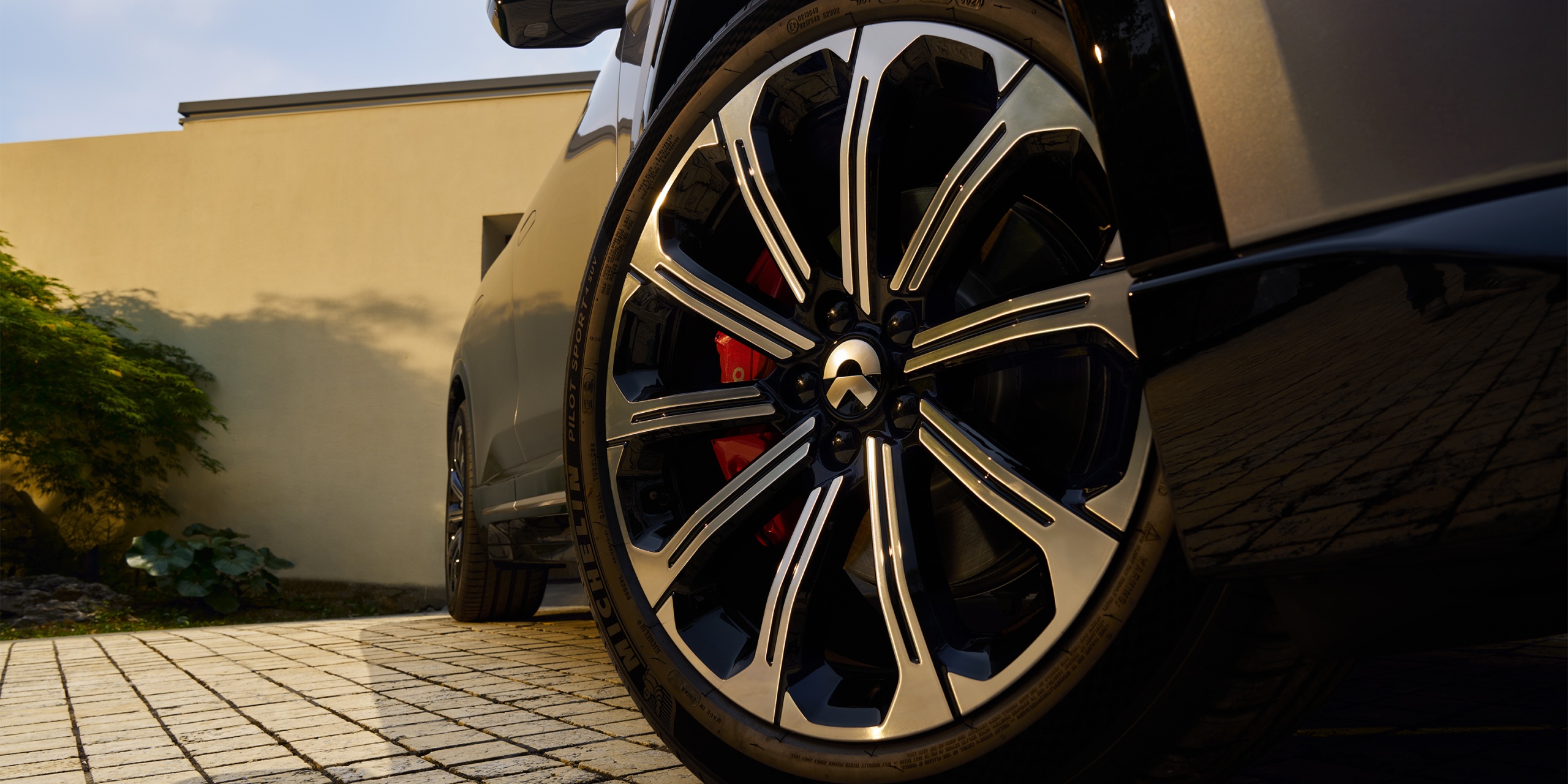 NIO 4-Piston Fixed Calipers NIO 4-Piston Fixed Calipers