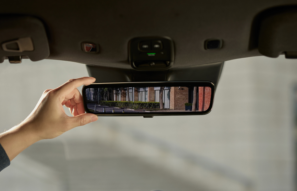 Ultra-HD Streaming Rearview Mirror Ultra-HD Streaming Rearview Mirror