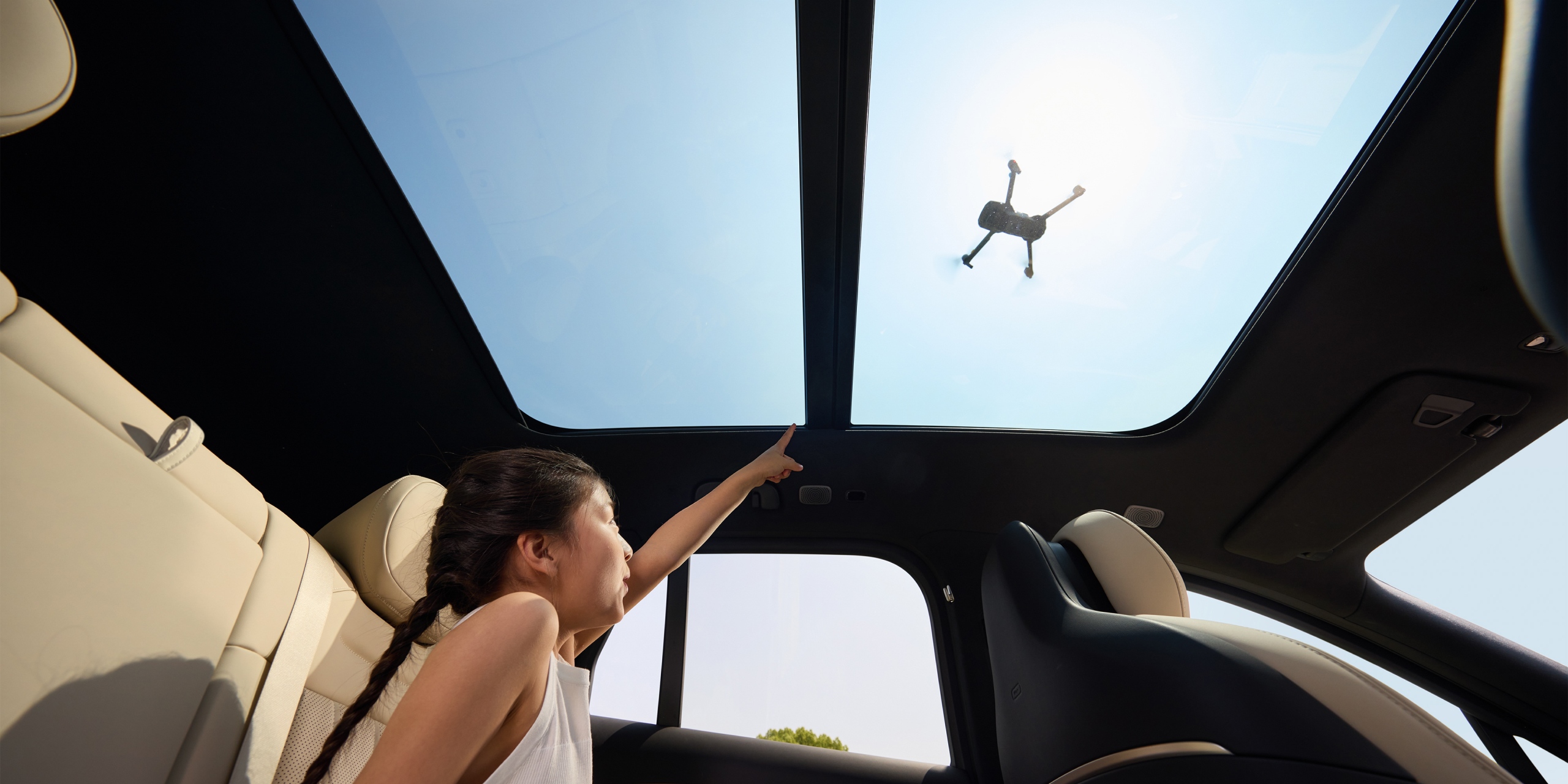 Ultra-Large Panoramic Sunroof With Power Sunshade Ultra-Large Panoramic Sunroof With Power Sunshade