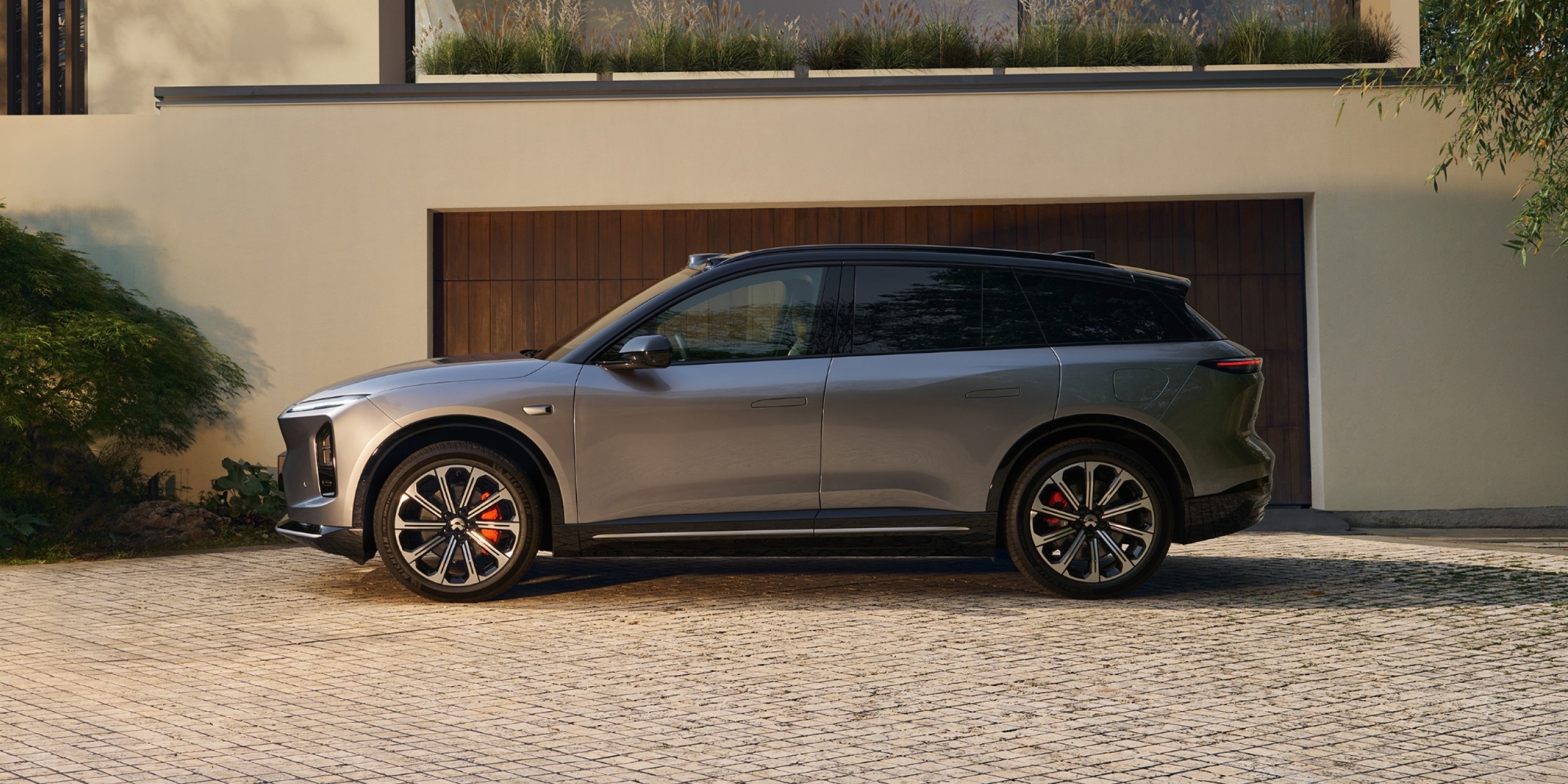 All-Round UV and Heat Protection All-Round UV and Heat Protection